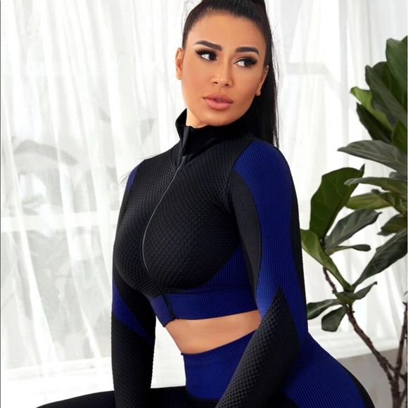 BLACK/ROYAL BLUE ZIPPER FRONT CROP SPORTS JACKET - Picture 3 of 6